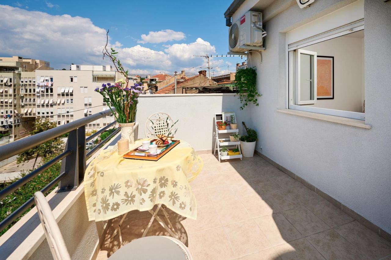 Modern & Spacious Rooftop Apartment With Natual Sunlight Split Luaran gambar