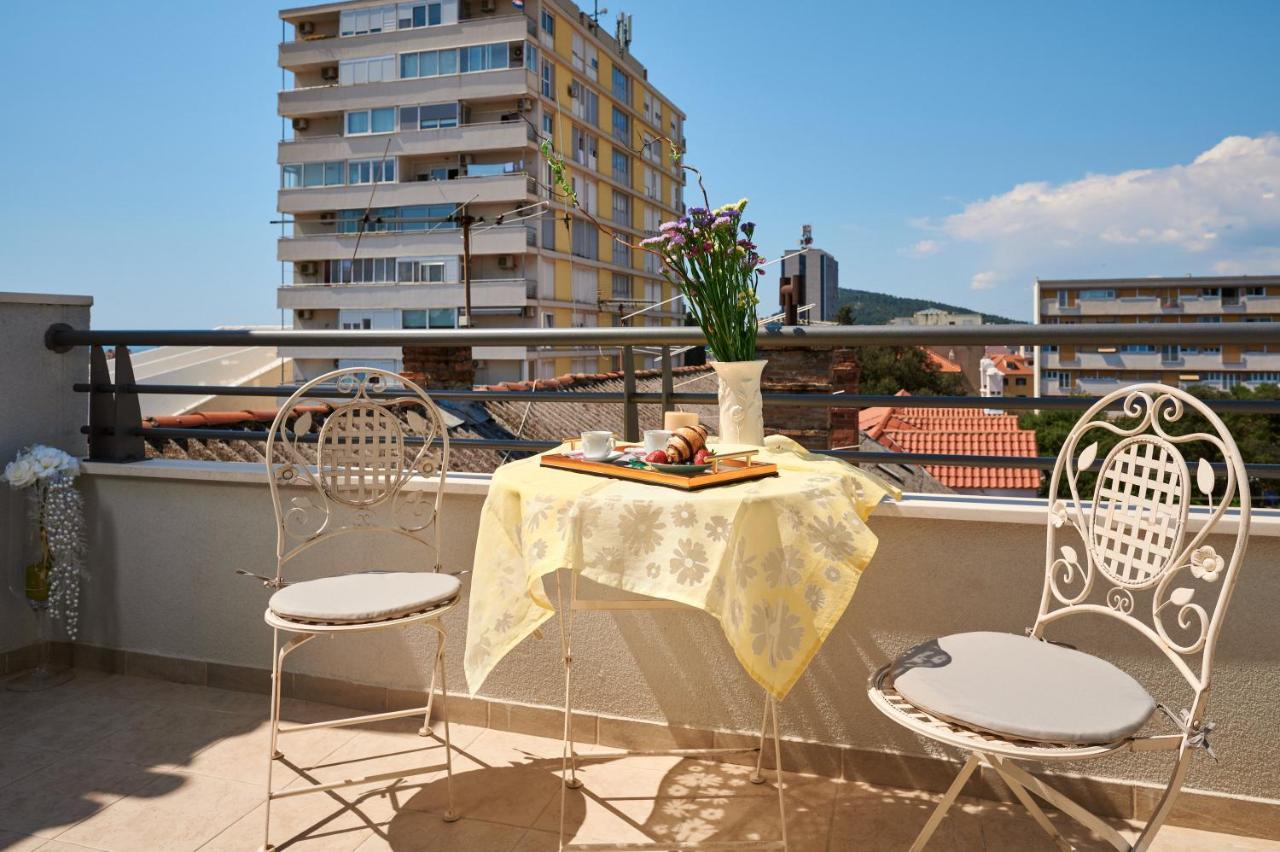 Modern & Spacious Rooftop Apartment With Natual Sunlight Split Luaran gambar