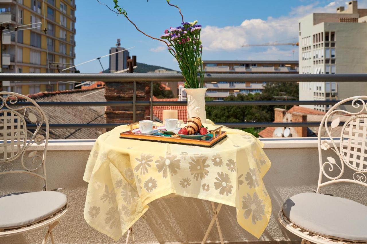 Modern & Spacious Rooftop Apartment With Natual Sunlight Split Luaran gambar