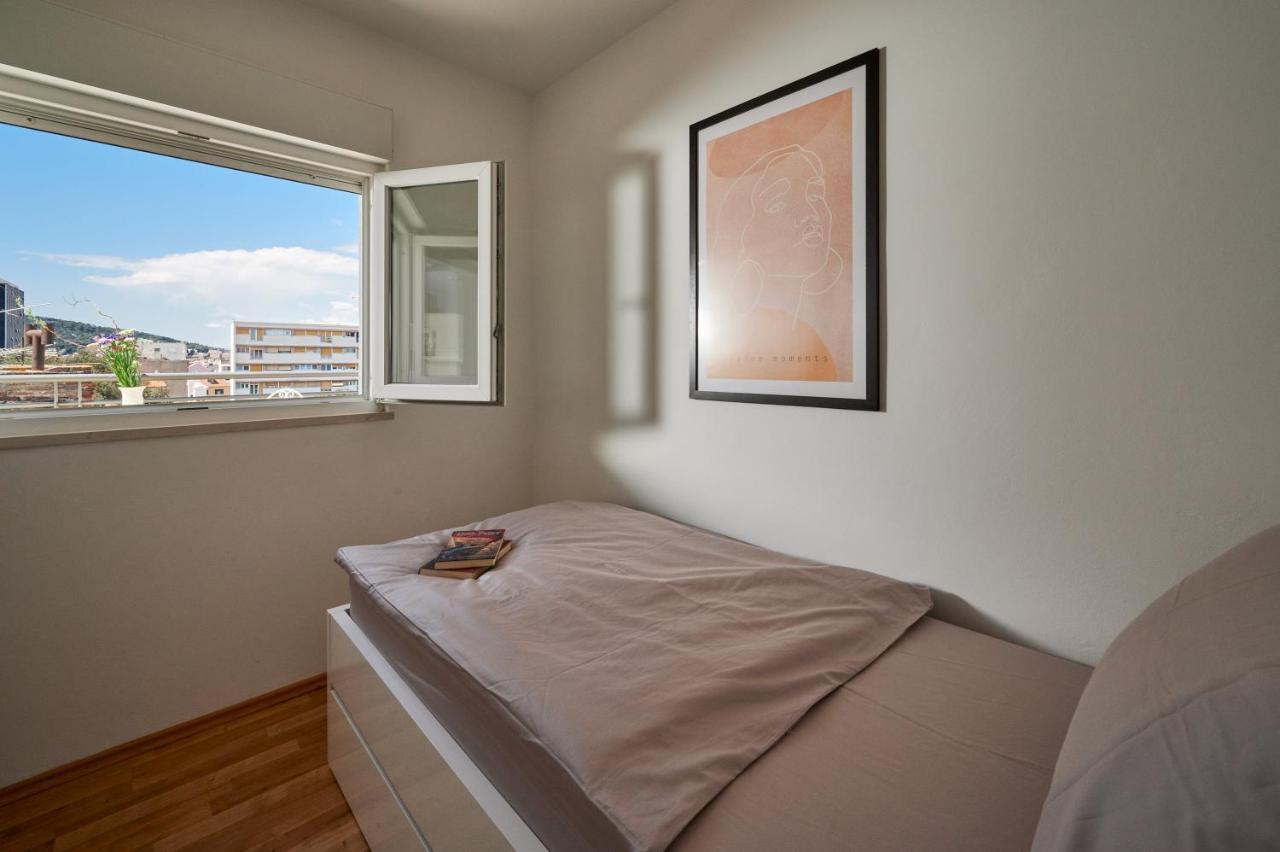 Modern & Spacious Rooftop Apartment With Natual Sunlight Split Luaran gambar