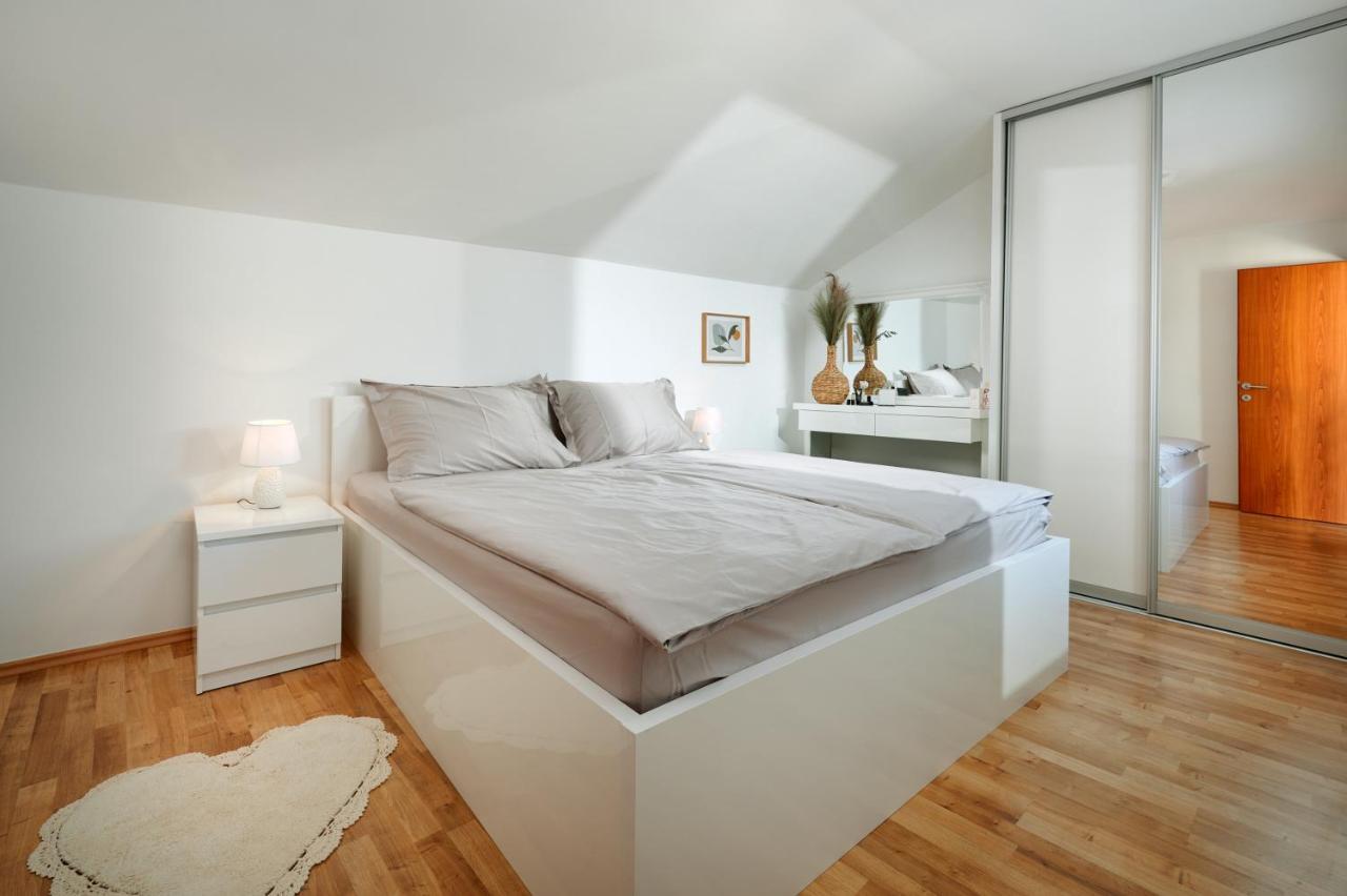 Modern & Spacious Rooftop Apartment With Natual Sunlight Split Luaran gambar